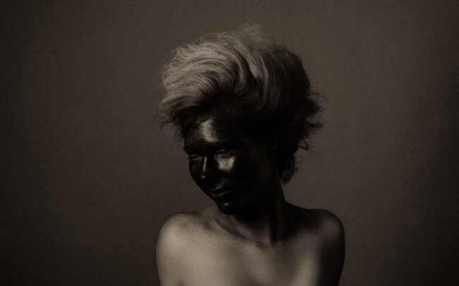 Shrouded in Desire,Fine-art portrait by Menno van der Meulen — balancing between darkness and revelation, where desire hides beneath the surface and light becomes confession.