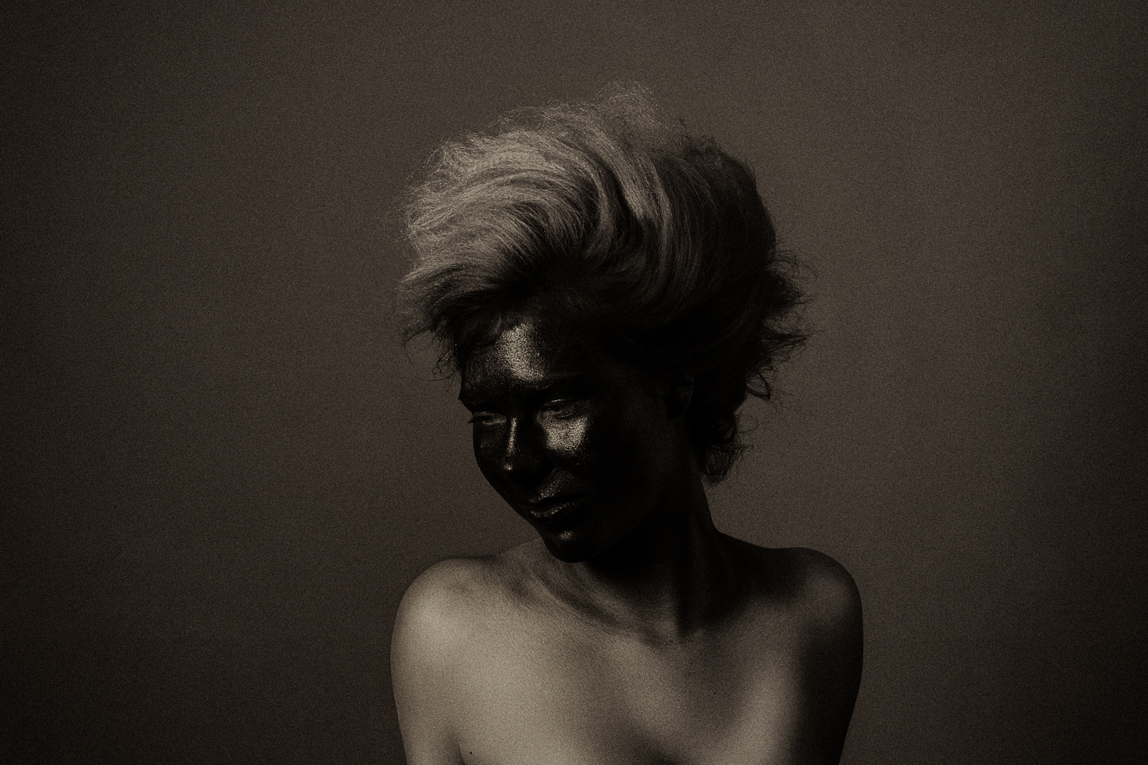 Shrouded in Desire,Fine-art portrait by Menno van der Meulen — balancing between darkness and revelation, where desire hides beneath the surface and light becomes confession.